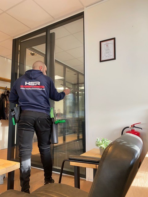 hayk-14 Glasbewassing binnen streeploos
